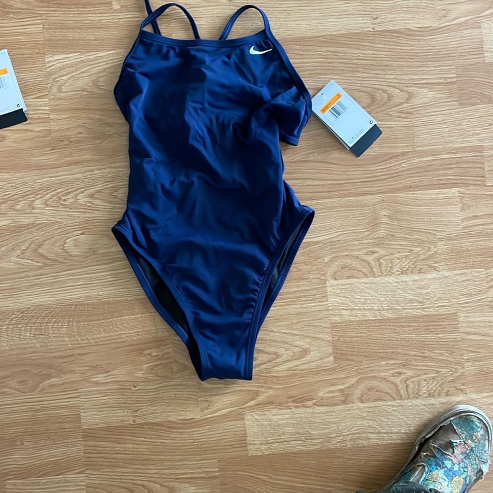 Nike Navy Hydrostrong tie back 34